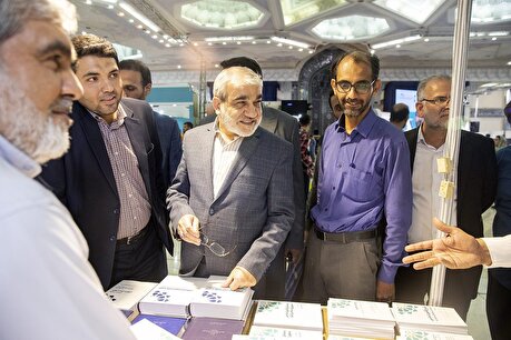 گزارش تصویری بازدید دکتر کدخدایی از نمایشگاه کتاب تهران
