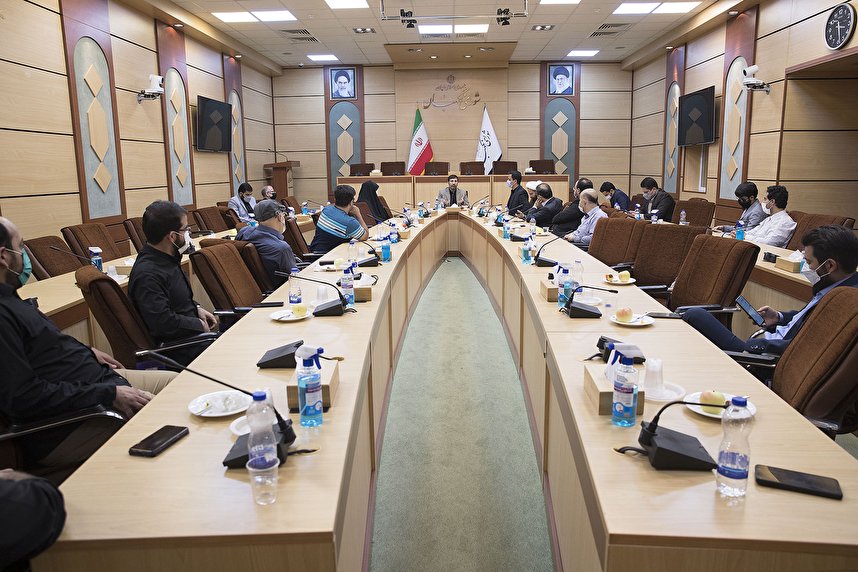 Spokesman’s friendly meeting with social media activists