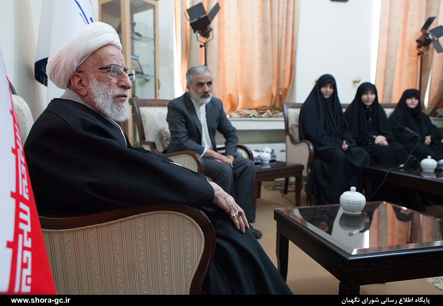 ایستادگی مقابل مستکبران شهادت و جانبازی هم دارد ایستادگی مقابل مستکبران شهادت و جانبازی هم دارد