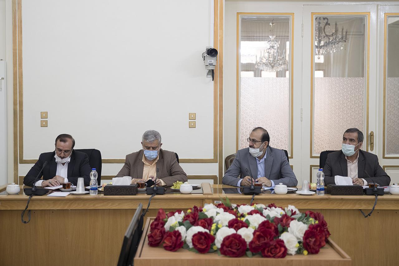 بررسی اشکالات قوانین انتخاباتی در جلسه با اعضای کمیسیون شورا‌ها