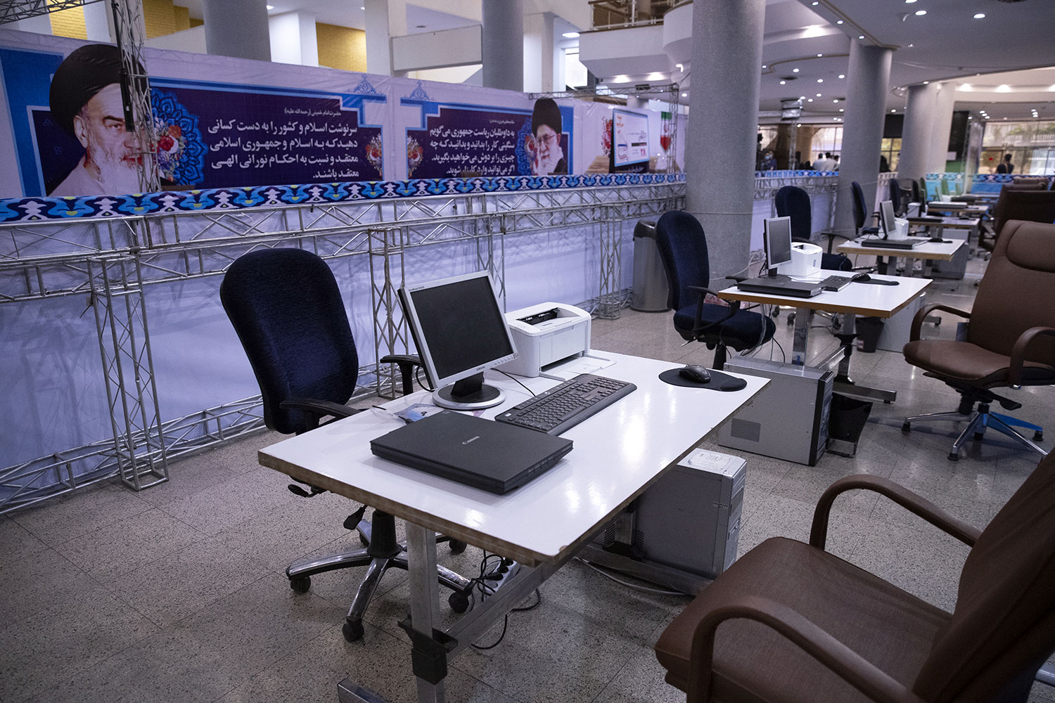 بازدید دکتر صادقی‌مقدم از محل ثبت‌نام داوطلبان انتخابات ریاست جمهوری