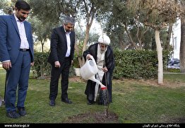 گزارش تصویری کاشت نهال توسط دبیر و اعضای شورای نگهبان