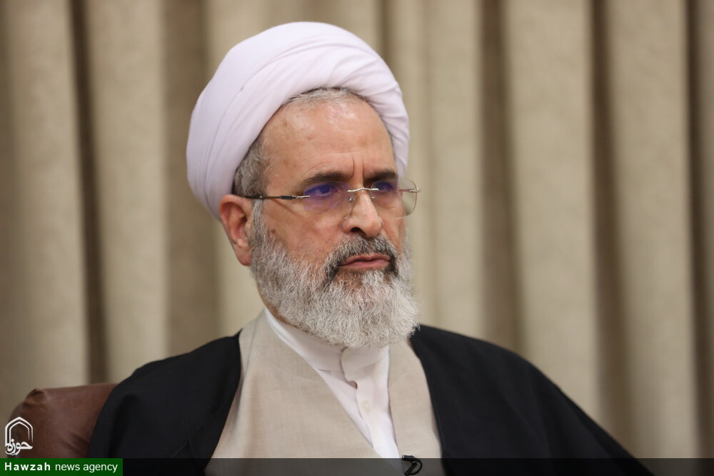 امام خمینی(ره) احیاگر دین در عصر جدید است