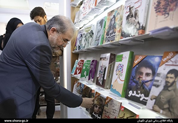 گزارش تصویری بازدید دکتر ره‌پیک از نمایشگاه کتاب