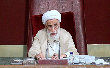 خون شهدا تضمین کننده راه انقلاب است