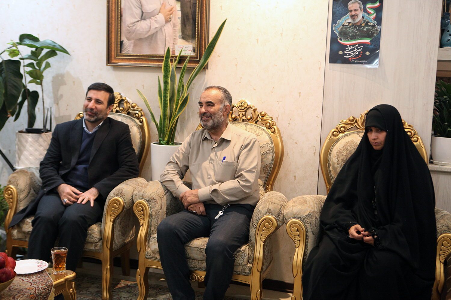 تکریم &laquo;امین مردم&raquo; در خانه &laquo;سردار گمنام&raquo;؛ روایت دیدار سخنگوی شورای نگهبان با خانواده شهید طیب&zwnj;مسعود/ دکتر طحان&zwnj;نظیف: مجاهدت شهدا، مردم ایران را در جهان سربلند کرد