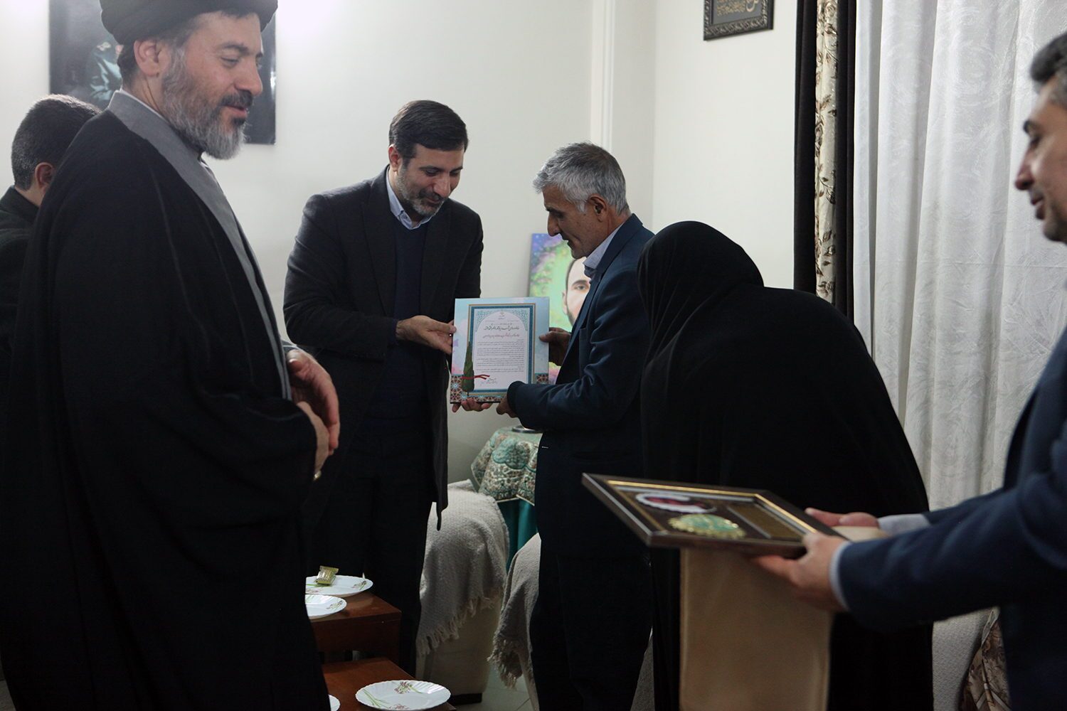 دیدار سخنگوی شورای نگهبان با خانواده سردار شهید &laquo;جواد پوررجبی&raquo; که خانوادگی ناظر انتخابات بودند/ دکتر طحان&zwnj;نظیف: سبک زندگی شهیدانِ جنگ ۱۲ روزه الگوی عملی برای آینده&zwnj;سازان وطن است