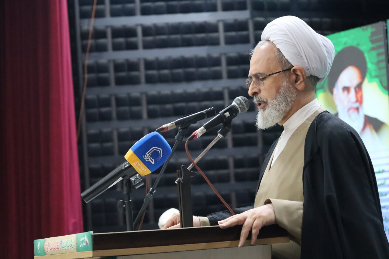 مهدویت، جانمایه، تئوری و هدایتگر انقلاب اسلامی است مهدویت، جانمایه، تئوری و هدایتگر انقلاب اسلامی است