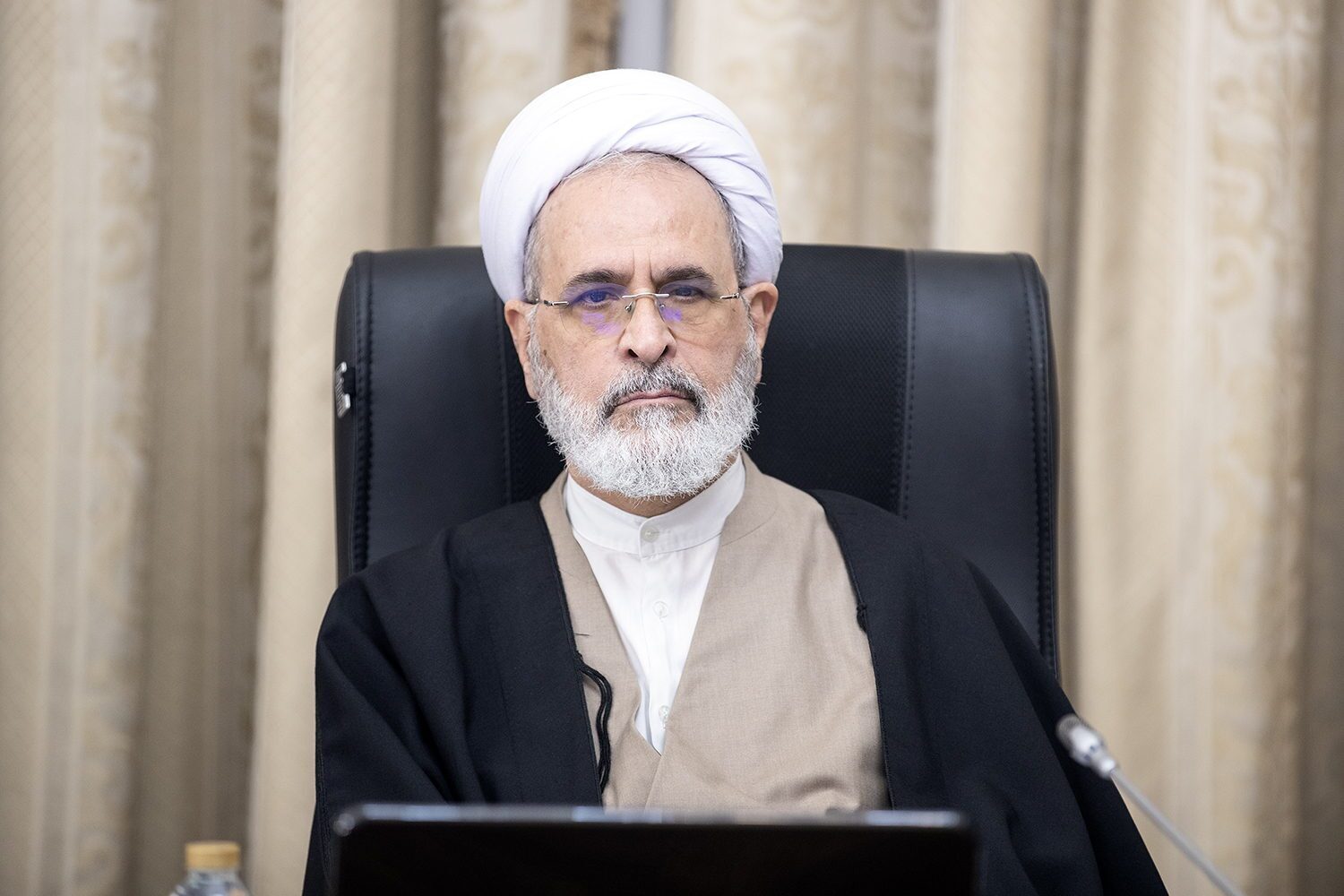 آیتالله اعرافی در پیامی انتخاب حضرت آیتالله سید مجتبی خامنهای را تبریک گفت آیتالله اعرافی در پیامی انتخاب حضرت آیتالله سید مجتبی خامنهای را تبریک گفت