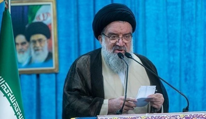 «ولایت فقیه» دژ مستحکم انقلاب در برابر دشمنان/ حوزه‌های علمیه سرمایه اسلام، تشیع و ایران اسلامی هستند