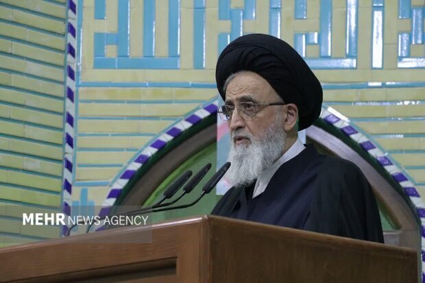 مراقب نفوذ فرهنگی دشمن باشیم