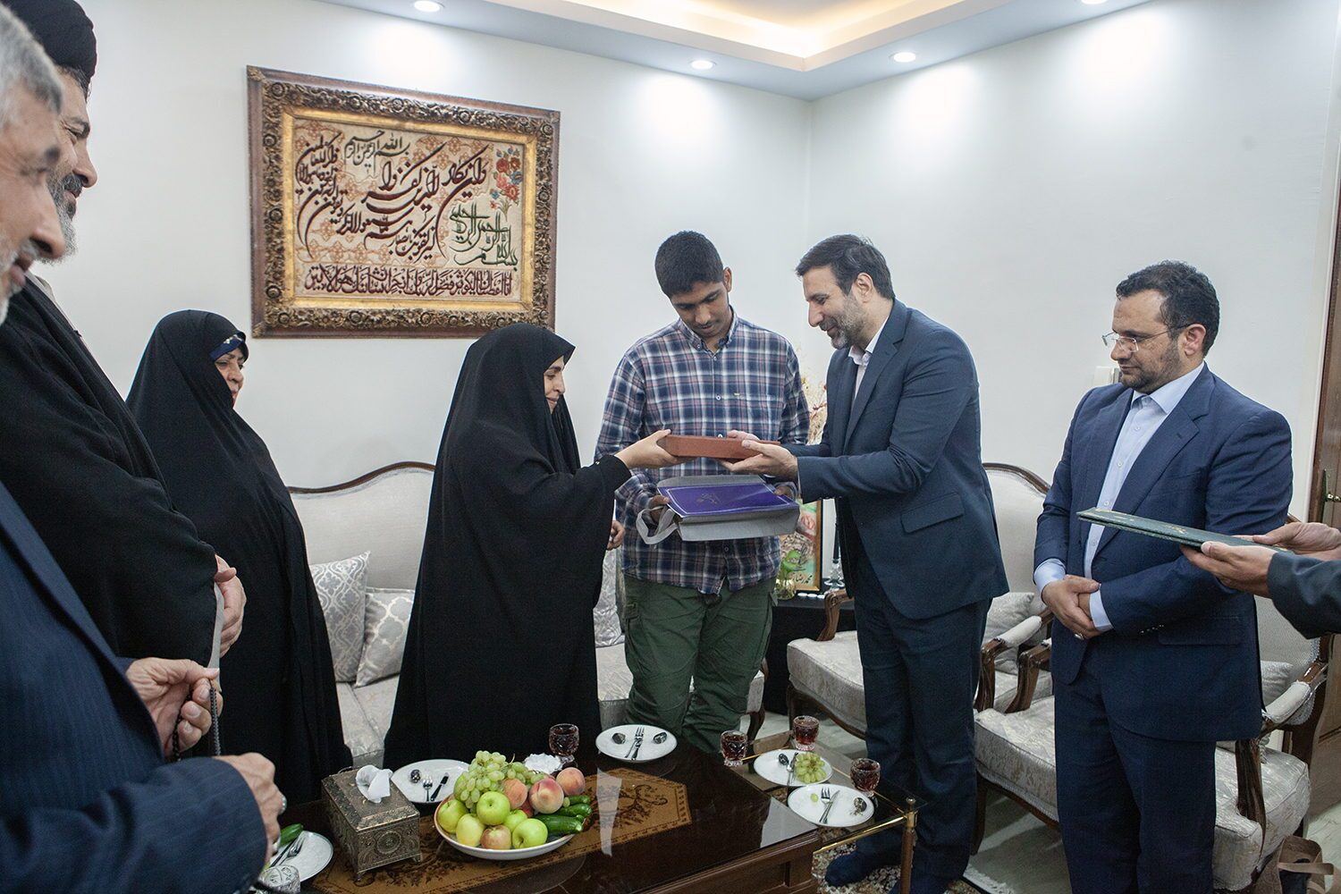 تجلیل از شهید ناظر «محمدرضا زندی»؛ او که همراه با مردم در زلزله و کرونا بود و آخرین افتخارش نبرد با صهیونیست‌ها/ درخواست از فرزند شهید برای تداوم راه پدر با پیوستن به ناظران انتخاباتی