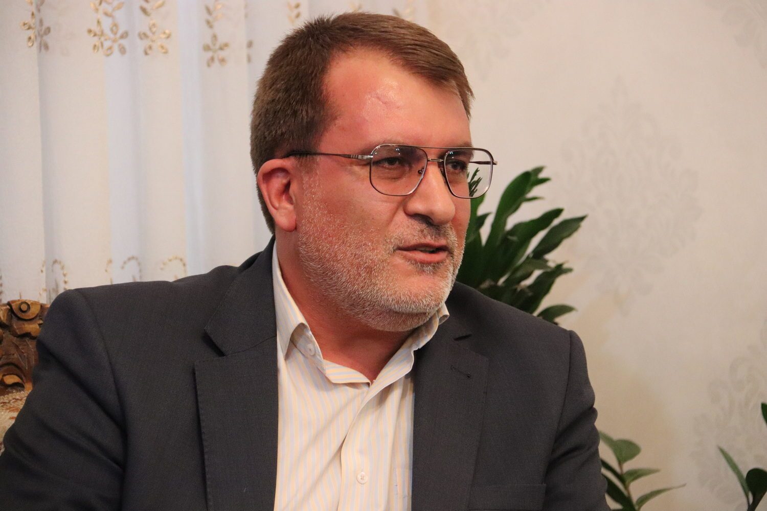 دیدار دکتر مولابیگی با خانواده شهید ناظر «سیدمهدی سیدمیرزایی»؛ او که همراه با مردم در تمام سختی‌ها بود و آخرین آرزویش شهادت در راه قدس و دفاع از وطن بود