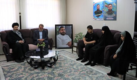 گزارش تصویری دیدار دکتر مولابیگی با خانواده شهید ناظر «بهزاد کاشفی ایمانی»