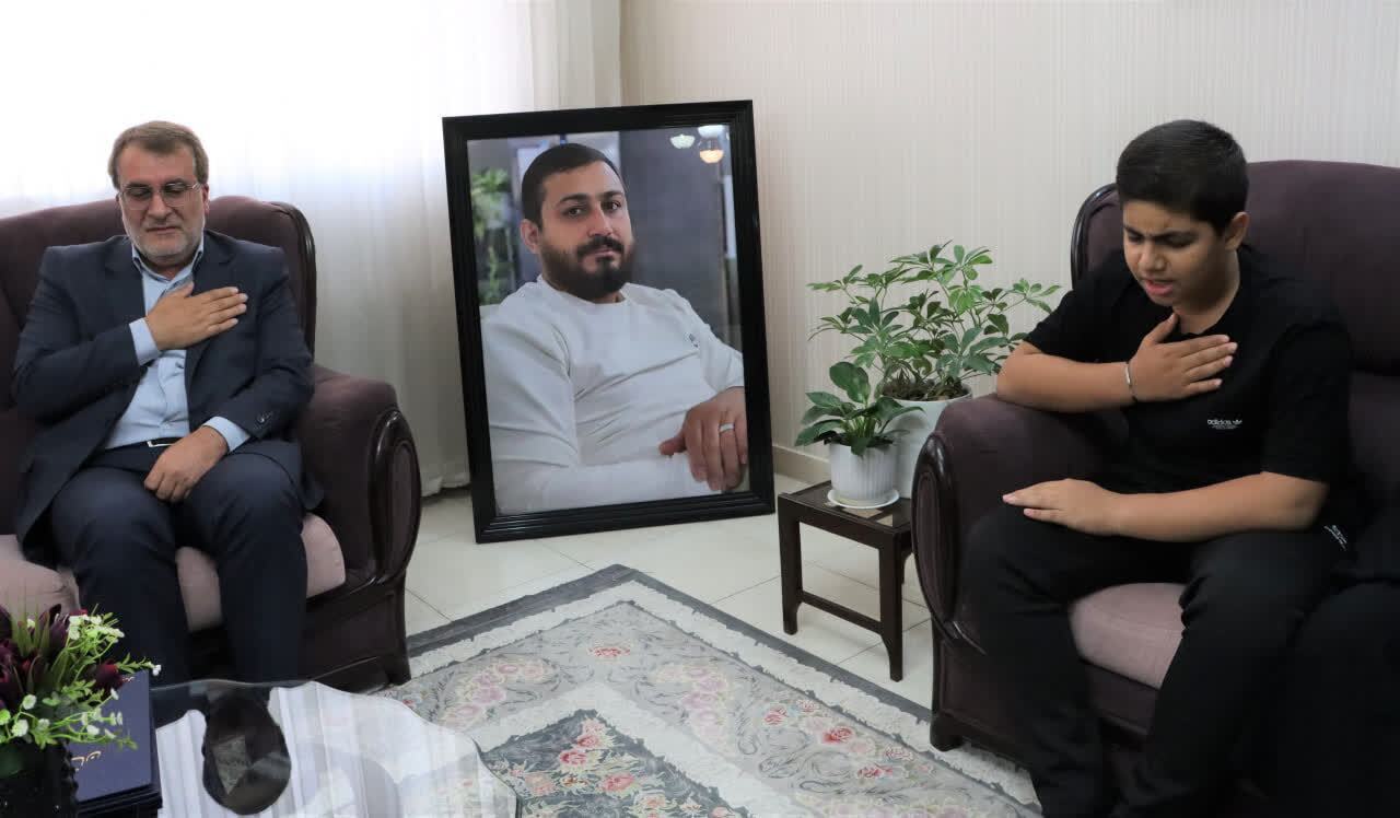 دکتر مولابیگی در دیدار با خانواده شهید ناظر «بهزاد کاشفی ایمانی»: شهادت، اوج اخلاص و عشق به آرمان‌هاست