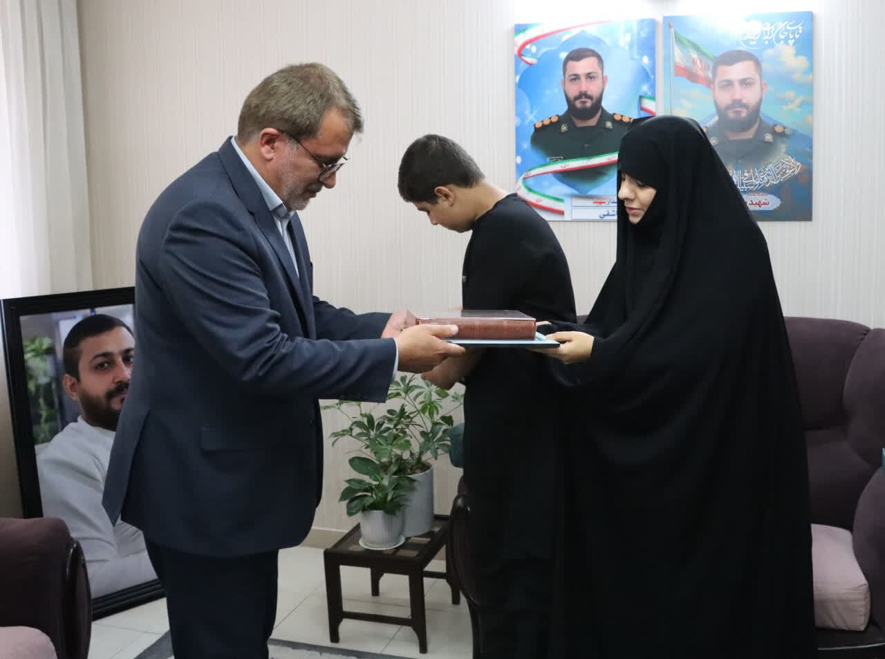 دکتر مولابیگی در دیدار با خانواده شهید ناظر «بهزاد کاشفی ایمانی»: شهادت، اوج اخلاص و عشق به آرمان‌هاست