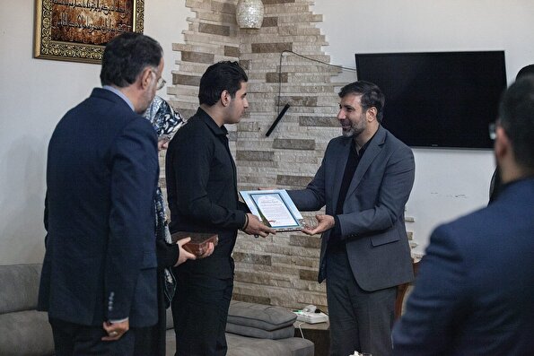 گزارش تصویری دیدار سخنگوی شورای نگهبان با خانواده شهیده ناظر «الهه‌سادات میرشفیعیان»