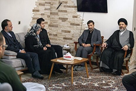 گزارشی از دیدار سخنگوی شورای نگهبان با خانواده شهیده ناظر «الهه‌سادات میرشفیعیان»