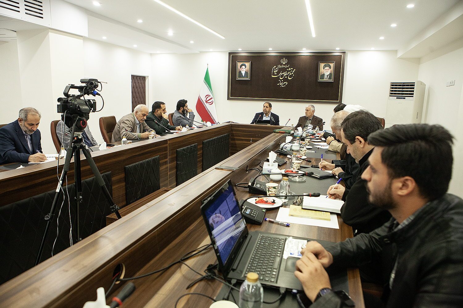 دکتر پروین: قانون اساسی بر تمام مقررات پیش و پس از انقلاب برتری دارد/ نظارت شرعی شورای نگهبان «فاقد محدودیت زمانی» است دکتر پروین: قانون اساسی بر تمام مقررات پیش و پس از انقلاب برتری دارد/ نظارت شرعی شورای نگهبان «فاقد محدودیت زمانی» است