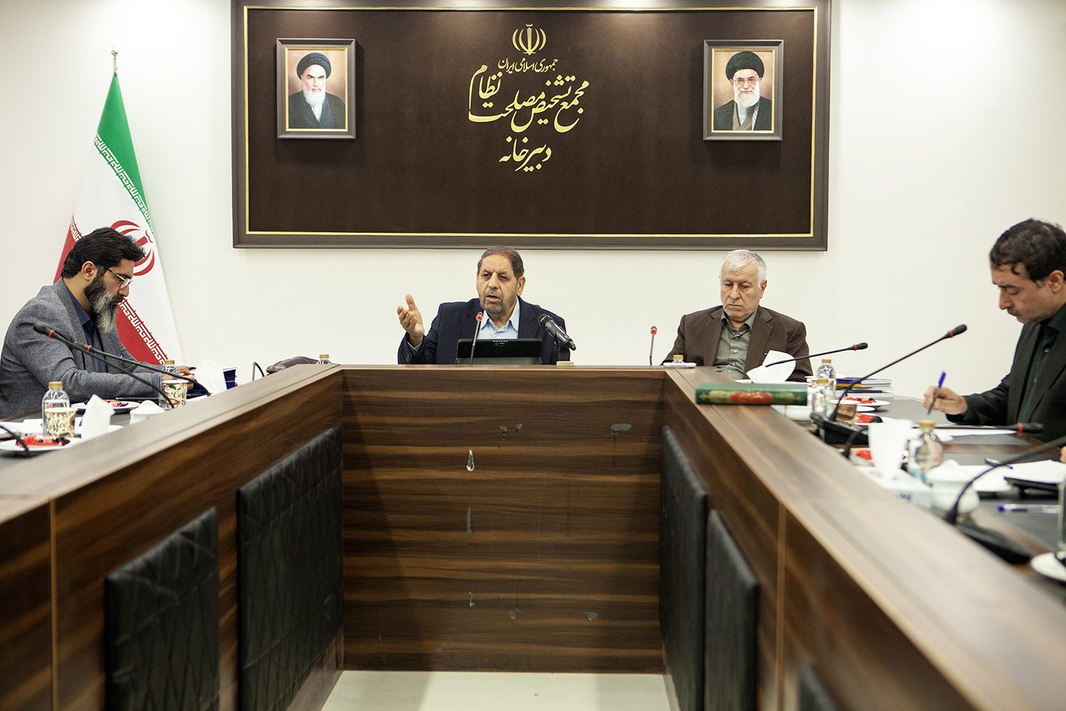 دکتر پروین: قانون اساسی بر تمام مقررات پیش و پس از انقلاب برتری دارد/ نظارت شرعی شورای نگهبان «فاقد محدودیت زمانی» است دکتر پروین: قانون اساسی بر تمام مقررات پیش و پس از انقلاب برتری دارد/ نظارت شرعی شورای نگهبان «فاقد محدودیت زمانی» است