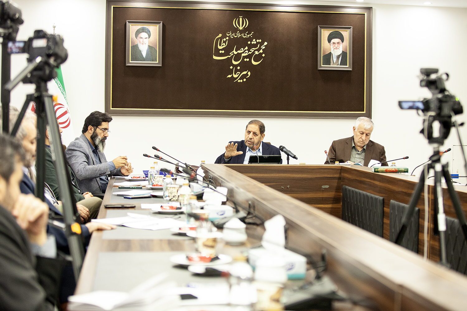 دکتر پروین: قانون اساسی بر تمام مقررات پیش و پس از انقلاب برتری دارد/ نظارت شرعی شورای نگهبان «فاقد محدودیت زمانی» است دکتر پروین: قانون اساسی بر تمام مقررات پیش و پس از انقلاب برتری دارد/ نظارت شرعی شورای نگهبان «فاقد محدودیت زمانی» است