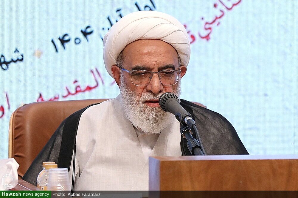 خشیت الهی، رمز فهم عمیق دین در سیره علمی و عملی مرحوم میرزای نائینی بود