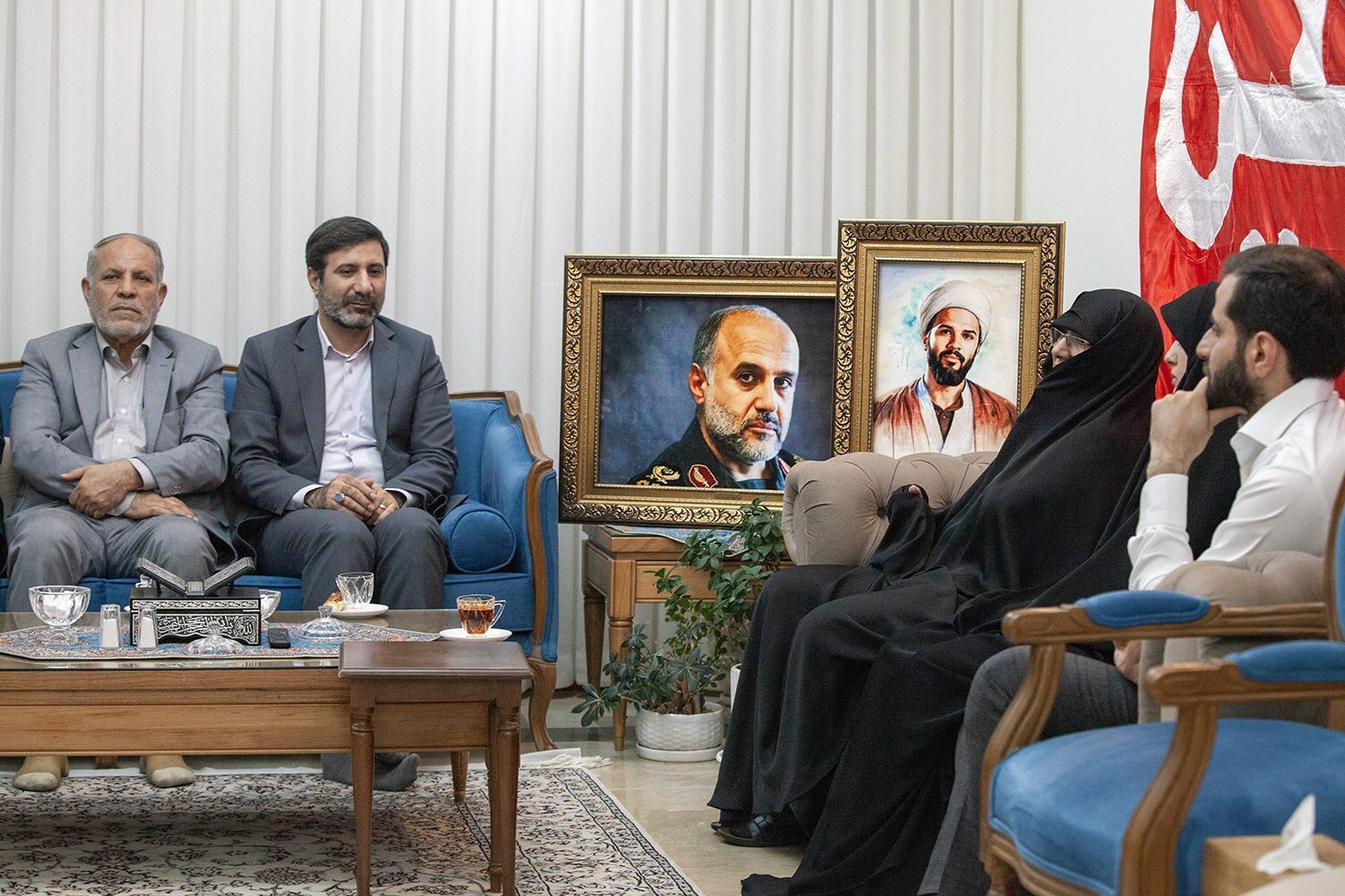 دیدار سخنگوی شورای نگهبان با خانواده شهیدان رشید/ پیام همدلی آیتالله جنتی: در غم و شادی شما شریکیم/ روایت همسر شهید رشید از فرماندهای صادق؛ جایی که دیده شود را دوست نداشت
