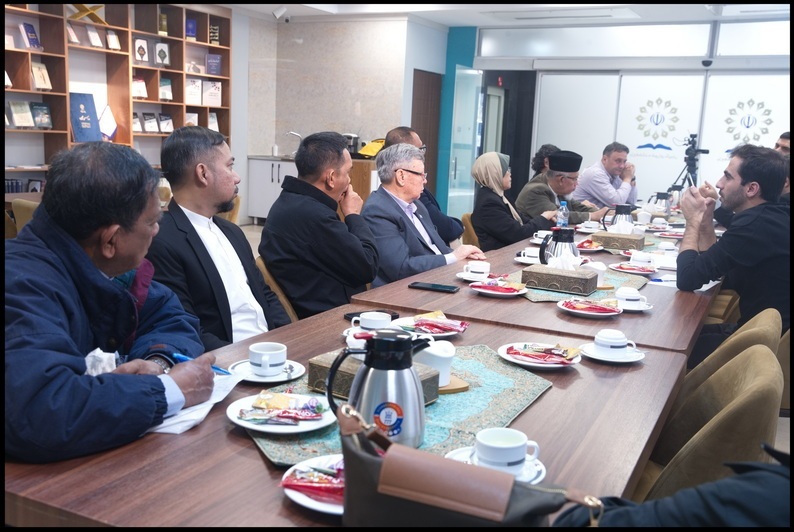 میهمانان خارجی «همایش بین‌المللی حقوق ملت و آزادی‌های مشروع» با قانون اساسی و شورای نگهبان آشنا شدند