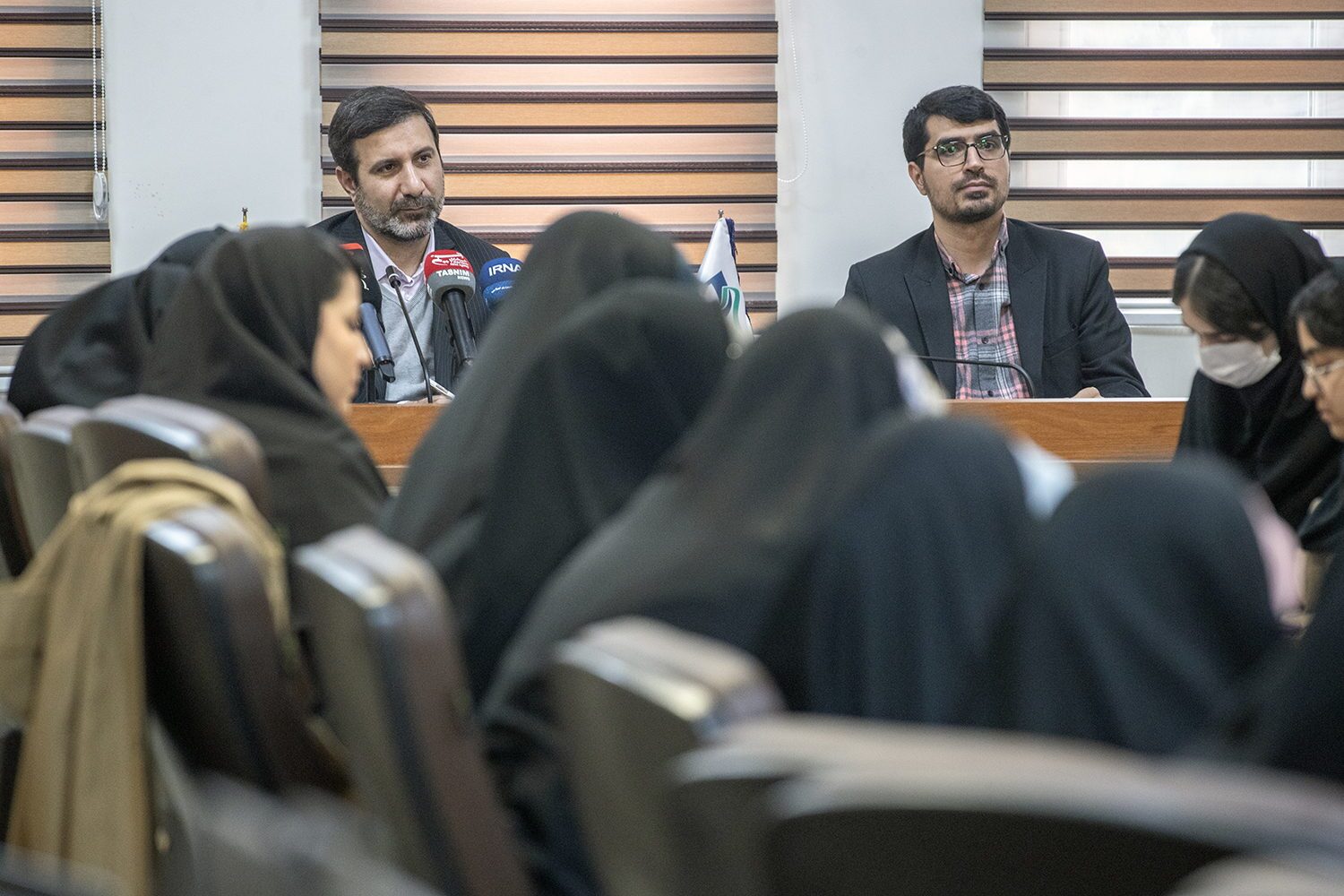 پاسخ سخنگوی شورای نگهبان به سوالات صریح دانشجویان دانشگاه شهیدبهشتی: قانون اساسی دستاورد بزرگ تاریخی ملت ایران است/ در بررسی مصوبات هیچ چیز پنهانی نداریم در انتخابات نیز موارد را به داوطلبان میگوییم پاسخ سخنگوی شورای نگهبان به سوالات صریح دانشجویان دانشگاه شهیدبهشتی: قانون اساسی دستاورد بزرگ تاریخی ملت ایران است/ در بررسی مصوبات هیچ چیز پنهانی نداریم در انتخابات نیز موارد را به داوطلبان میگوییم