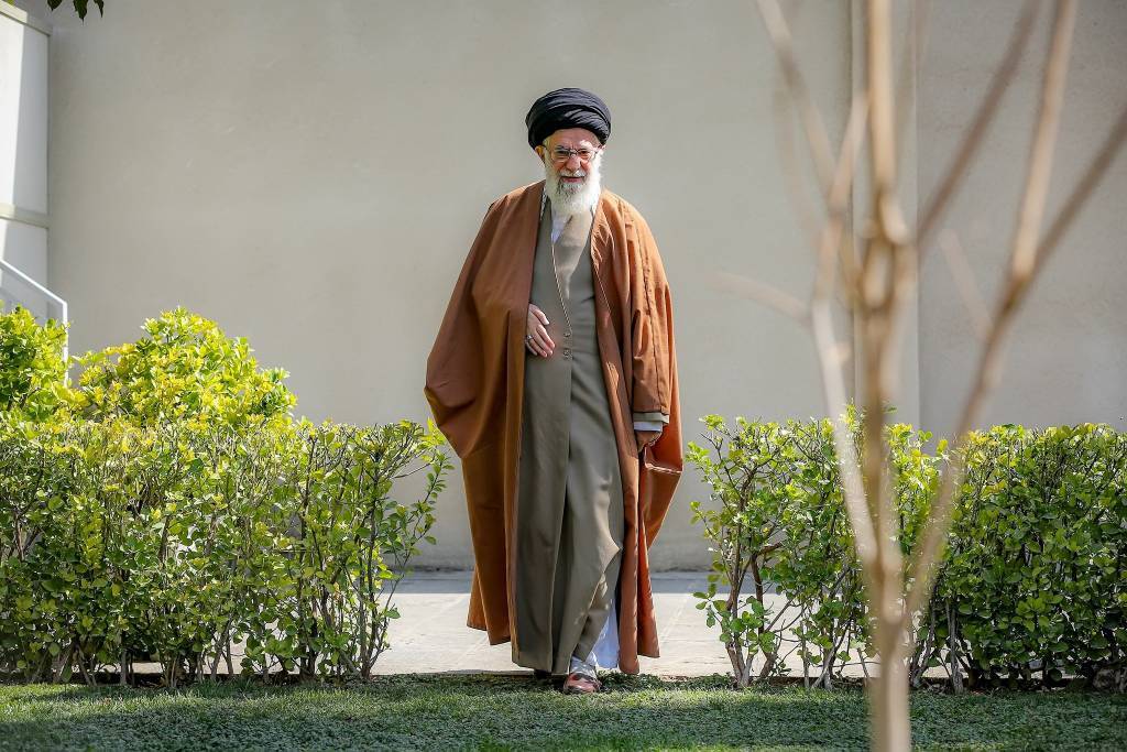 دلنوشته دکتر طحان نظیف در فراق امام شهید امت؛ وداعی برای استمرار یک راه دلنوشته دکتر طحان نظیف در فراق امام شهید امت؛ وداعی برای استمرار یک راه