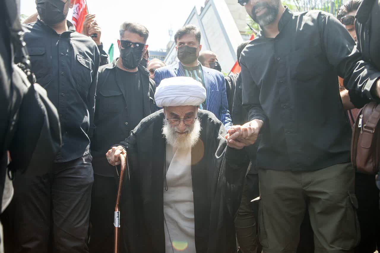 وداع آیتالله جنتی یار دیرین امام و رهبری با «قائد شهید امت» در تشییع تاریخی وداع آیتالله جنتی یار دیرین امام و رهبری با «قائد شهید امت» در تشییع تاریخی