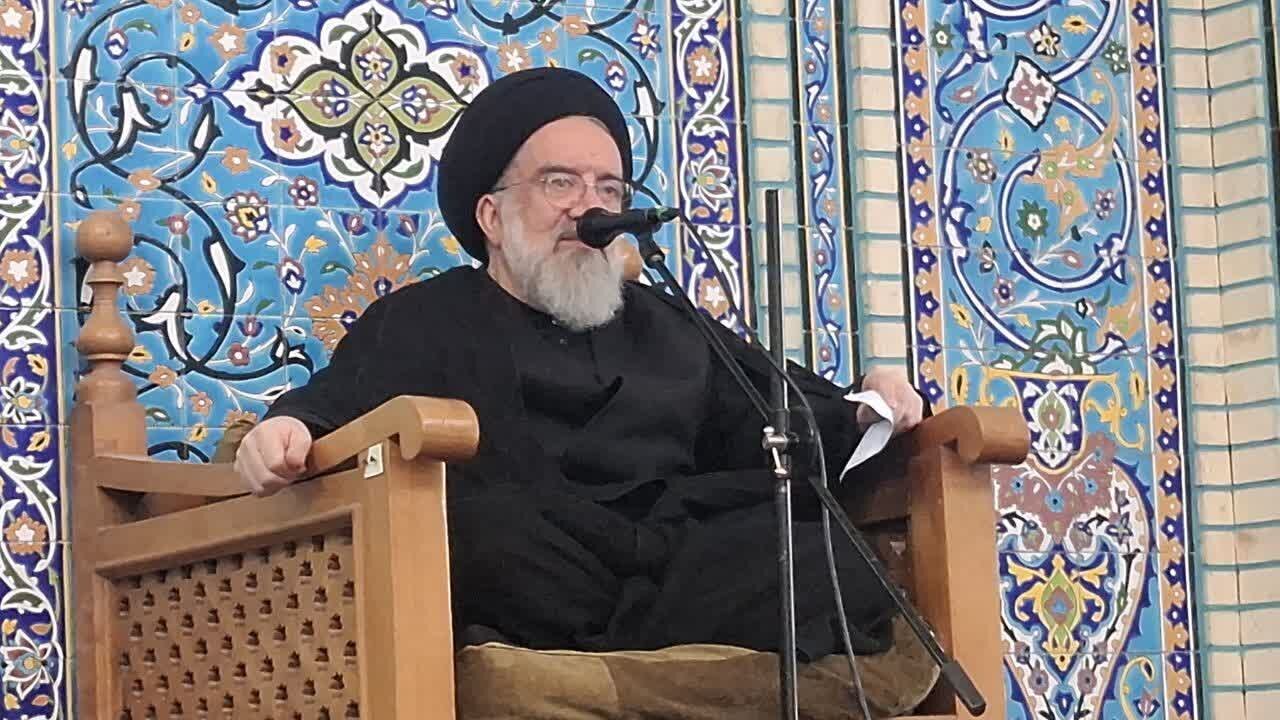 ملت حسینی ایران در برابر تهدید دشمن تسلیم نخواهد شد ملت حسینی ایران در برابر تهدید دشمن تسلیم نخواهد شد