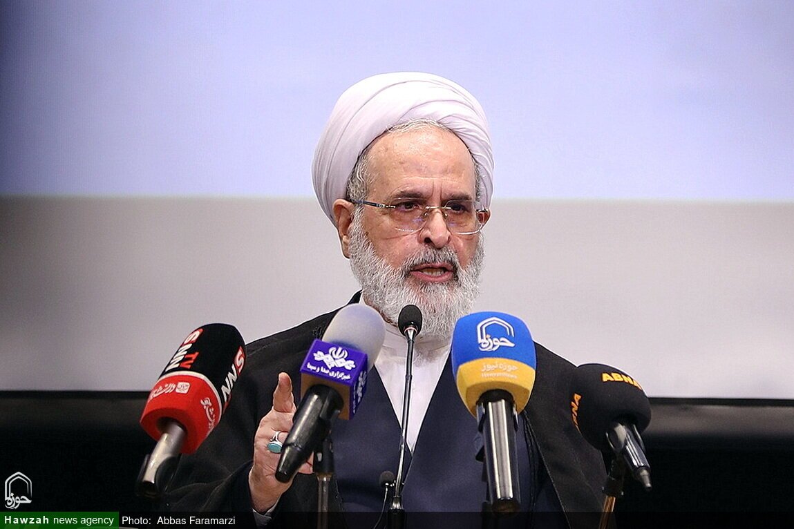 پنج عنصر اساسی نظریه وحدت در اندیشه انقلاب اسلامی / وحدت به معنای نادیده گرفتن تفاوتها و حذف هویتهای مذهبی نیست پنج عنصر اساسی نظریه وحدت در اندیشه انقلاب اسلامی / وحدت به معنای نادیده گرفتن تفاوتها و حذف هویتهای مذهبی نیست
