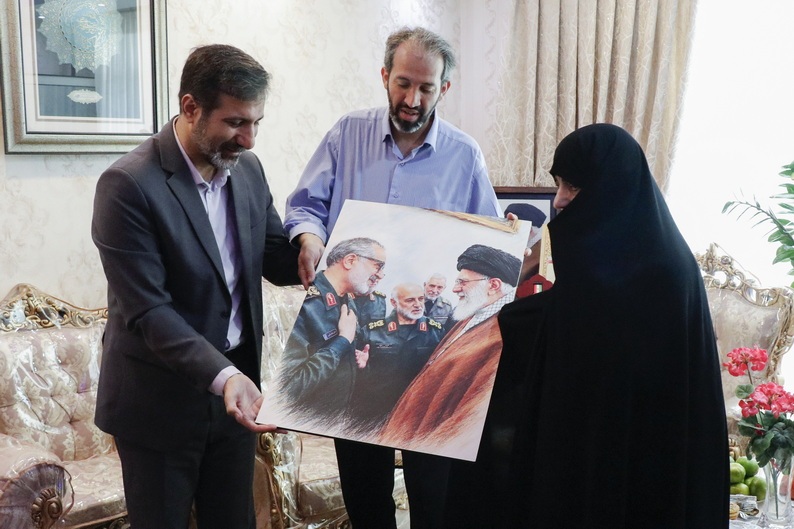 دکتر طحان نظیف: شناساندن شهدا حق اجتماعی نسلهای آینده است دکتر طحان نظیف: شناساندن شهدا حق اجتماعی نسلهای آینده است