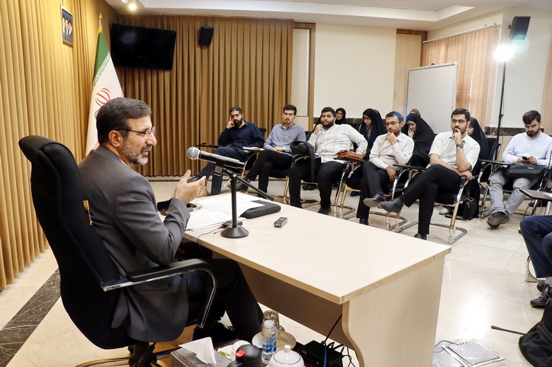 دکتر طحاننظیف: سیاستهای کلی نظام، نقشه راهِ عملیاتی برای ارتقای کیفیت تقنین هستند دکتر طحاننظیف: سیاستهای کلی نظام، نقشه راهِ عملیاتی برای ارتقای کیفیت تقنین هستند