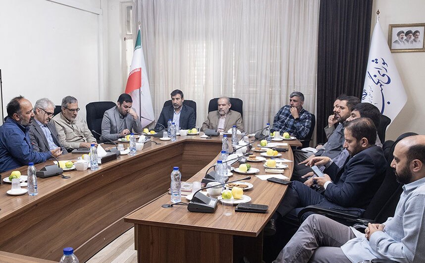 نشست قائممقام دبیر و سخنگوی شورای نگهبان با جمعی از مدیران رسانهای کشور/ دغدغههای رسانهها درباره مصوبات و انتخابات واکاوی شد نشست قائممقام دبیر و سخنگوی شورای نگهبان با جمعی از مدیران رسانهای کشور/ دغدغههای رسانهها درباره مصوبات و انتخابات واکاوی شد