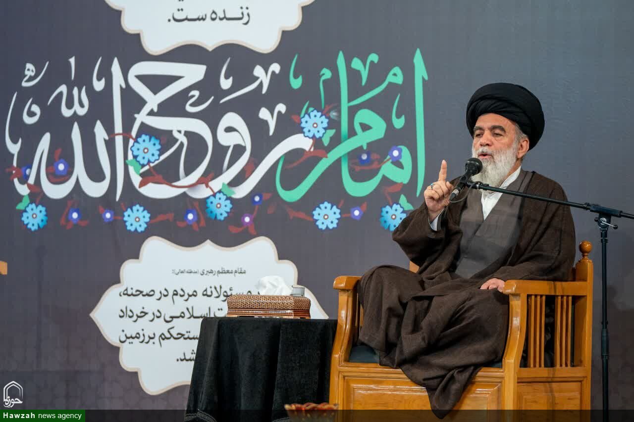 طلاب در تبیین معارف اهلبیت (ع) و انجام رسالت دینی پیشگام باشند طلاب در تبیین معارف اهلبیت (ع) و انجام رسالت دینی پیشگام باشند